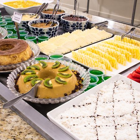 Hotel Golden Park All Inclusive Pocos De Caldas By Nacional Inn Exterior foto A dessert buffet