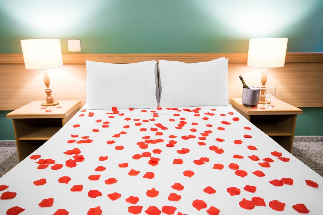 Hotel Golden Park All Inclusive Pocos De Caldas By Nacional Inn Exterior foto Rose petals on a bed