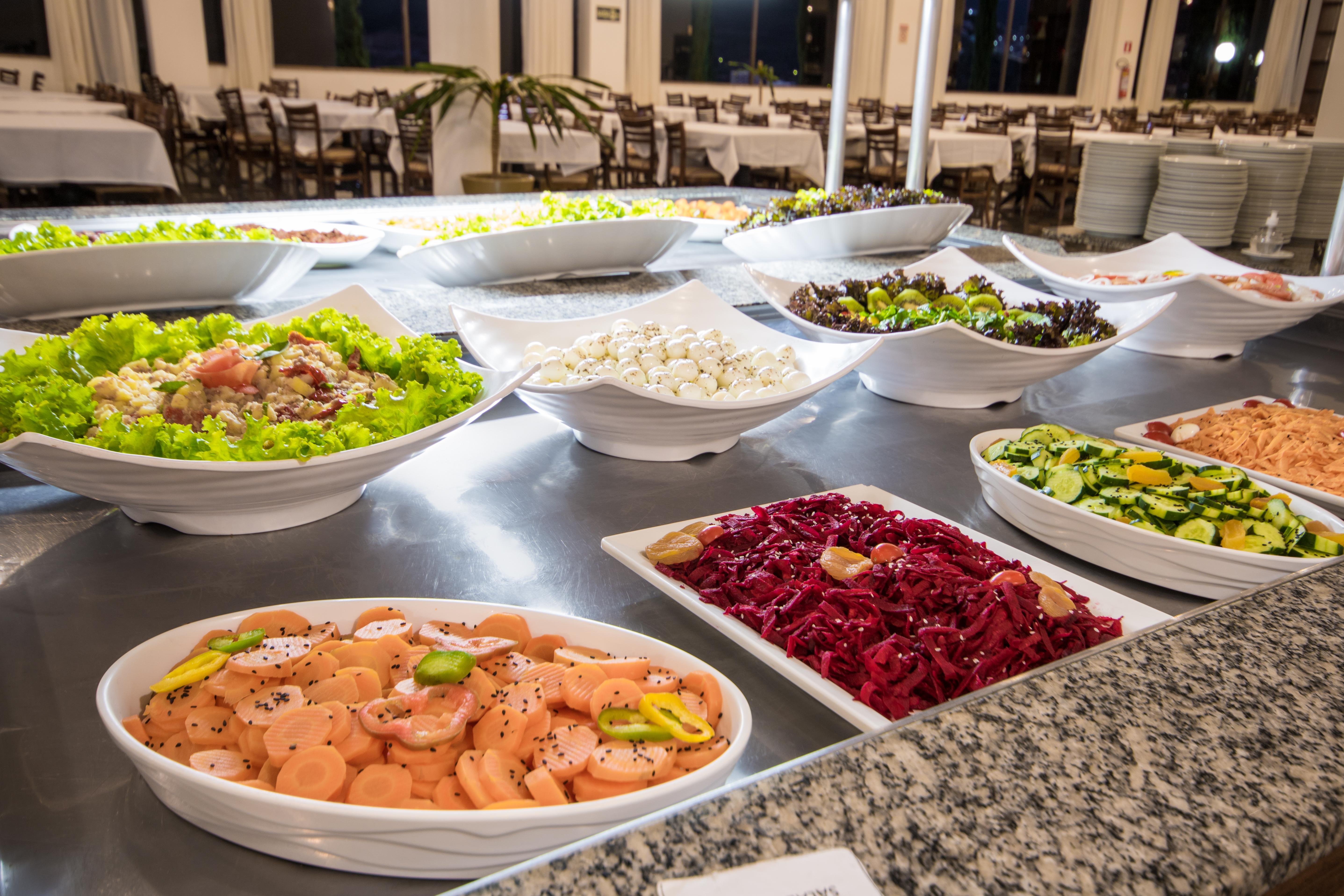 Hotel Golden Park All Inclusive Pocos De Caldas By Nacional Inn Exterior foto A salad bar