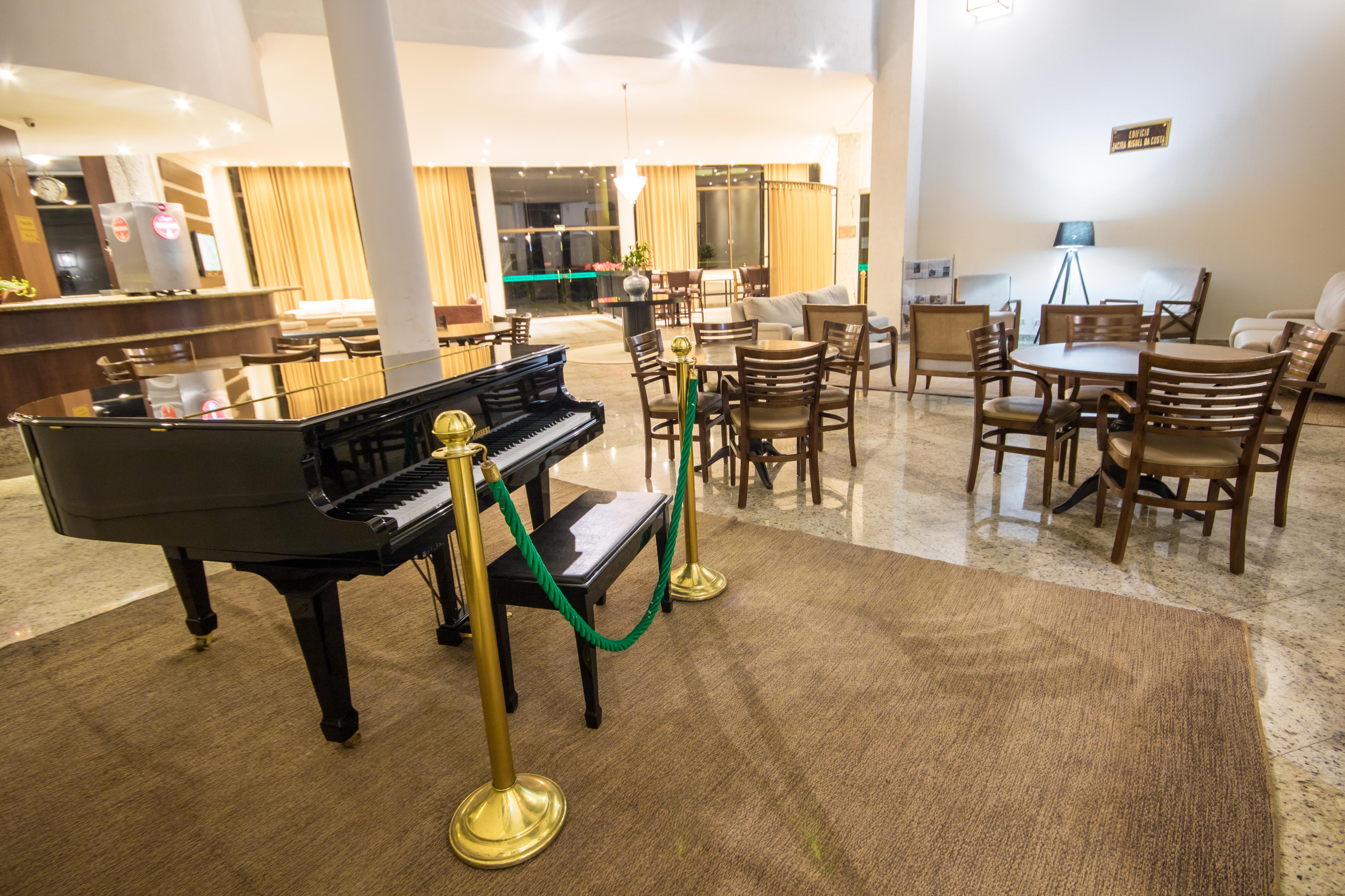 Hotel Golden Park All Inclusive Pocos De Caldas By Nacional Inn Exterior foto The lounge at the airport