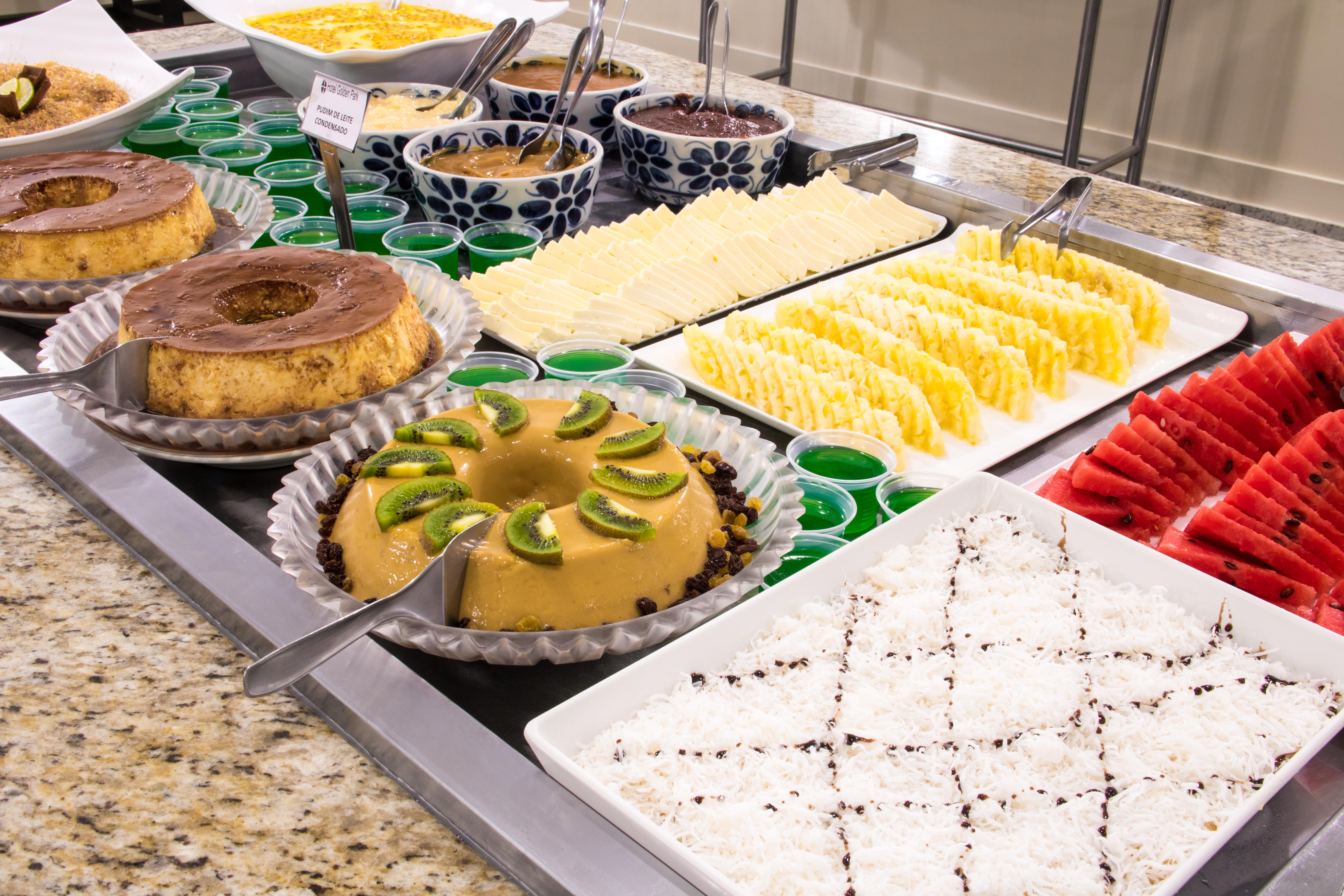 Hotel Golden Park All Inclusive Pocos De Caldas By Nacional Inn Exterior foto A dessert buffet