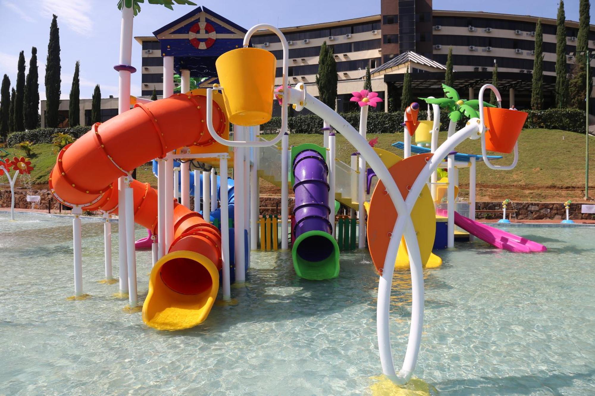 Hotel Golden Park All Inclusive Pocos De Caldas By Nacional Inn Exterior foto A water playground at a hotel