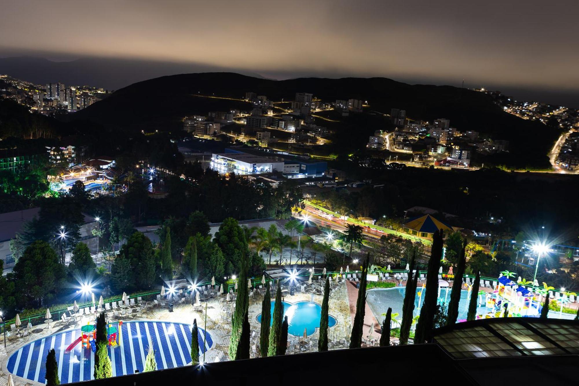 Hotel Golden Park All Inclusive Pocos De Caldas By Nacional Inn Exterior foto View of the park at night