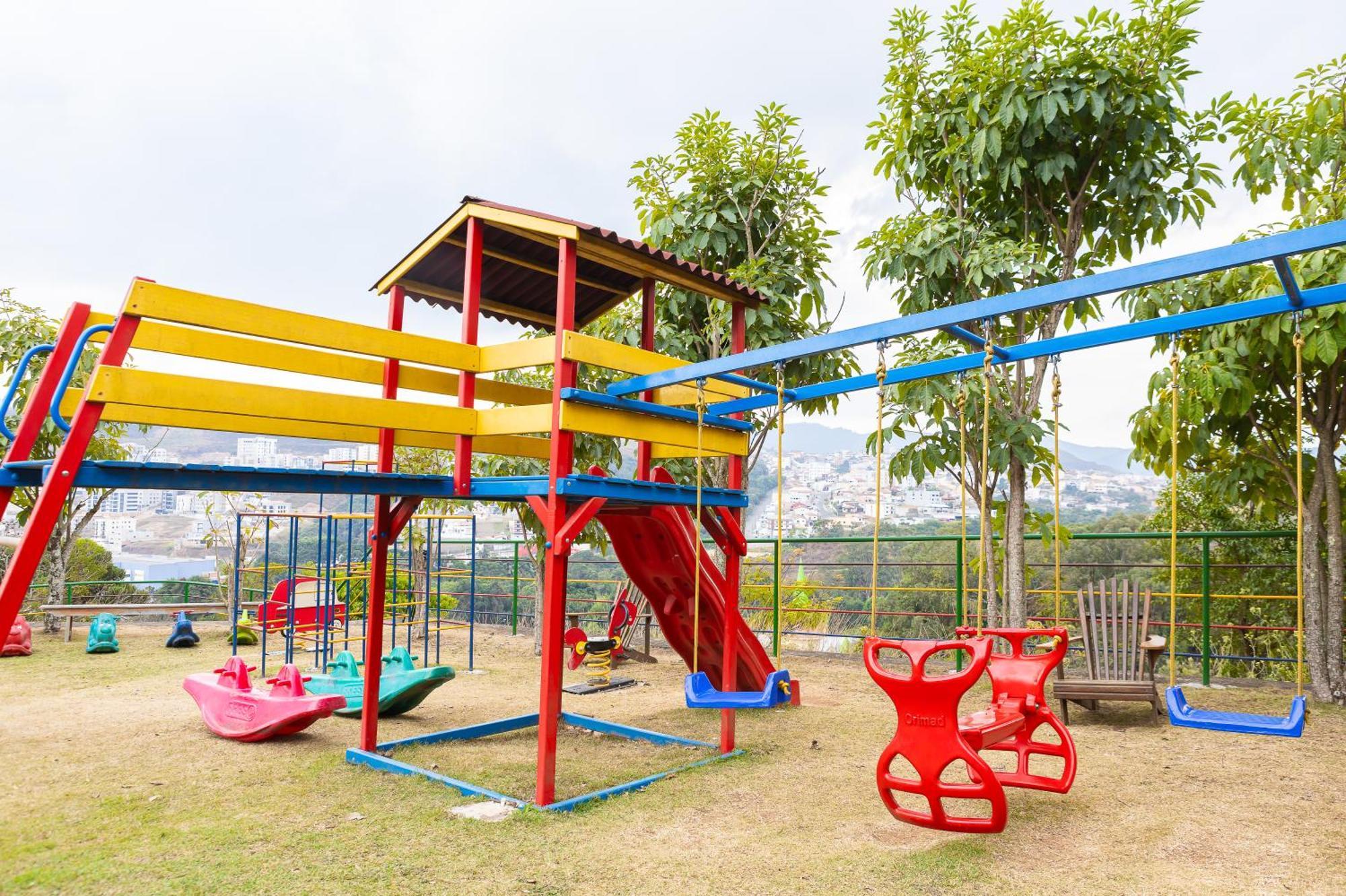 Hotel Golden Park All Inclusive Pocos De Caldas By Nacional Inn Exterior foto Playground at the park