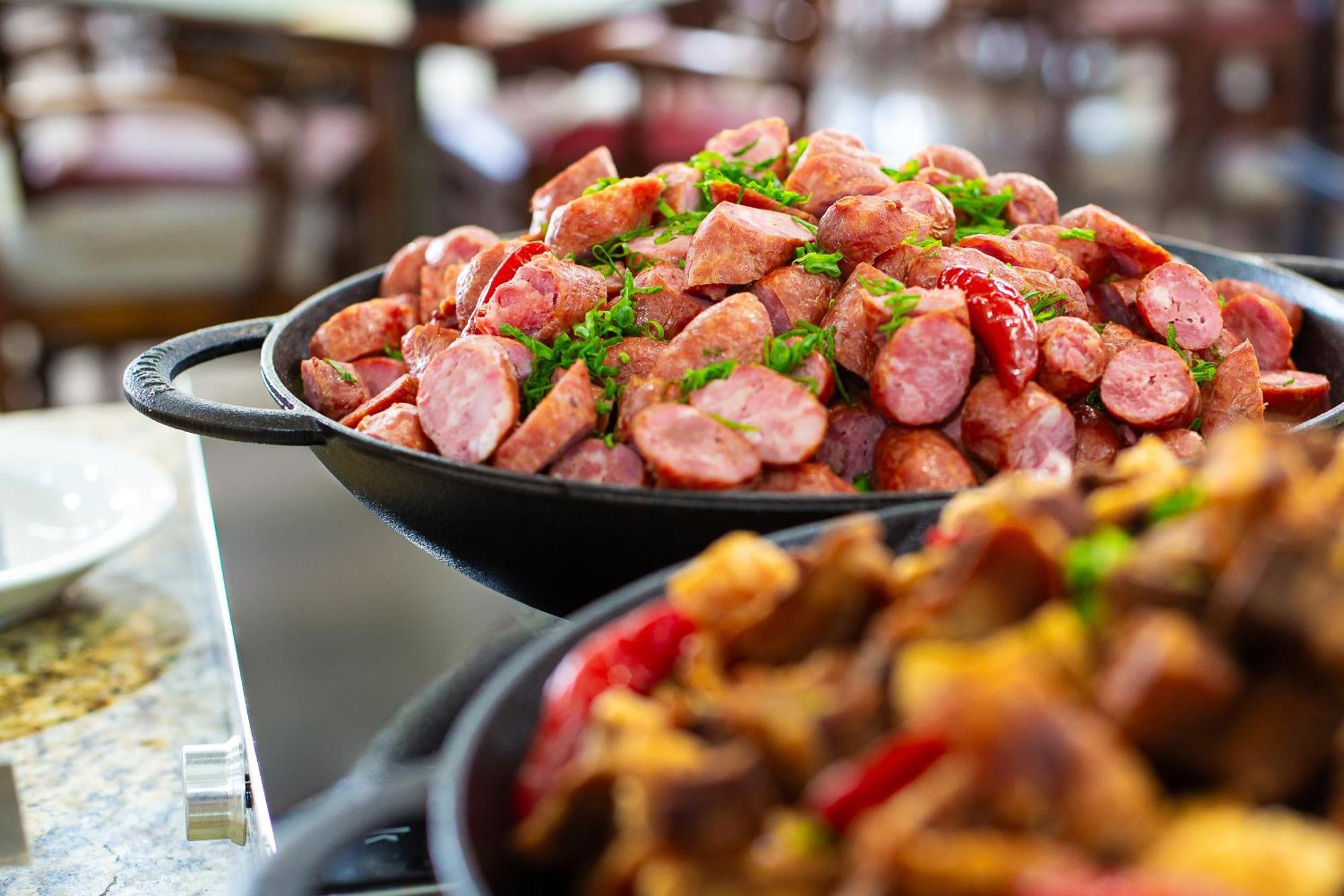 Hotel Golden Park All Inclusive Pocos De Caldas By Nacional Inn Exterior foto Kielbasa prepared in a skillet